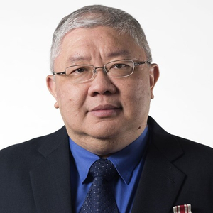 Paul Tec Kuan Chew (Eye Surgeon and Professor, National University of Singapore, Ophthalmology Department, National University Hospital at APGS)