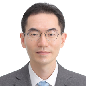 Prof. Jin Wook Jeoung (Professor / Secretary General, Korean Glaucoma Society at Seoul National University Hospital)